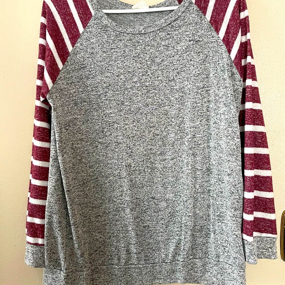 Boutique sweater gray or grey and maroon with striped sleeves size small